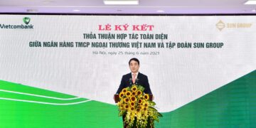 Ông Nghiêm Xuân Thành – Ủy viên BCH Trung ương Đảng, Bí thư Đảng ủy, Chủ tịch HĐQT Vietcombank phát biểu tại lễ ký kết
