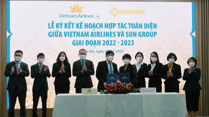 Sun Group và Vietnam Airlines mở rộng hợp tác chiến lược giai đoạn 2022-2023