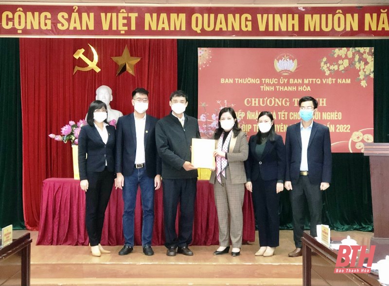 Tập đoàn Sun Group tặng hơn nghìn suất quà tết cho người nghèo tỉnh Thanh Hóa