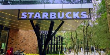 Starbucks Ecopark - Starbucks đẹp nhất Việt Nam