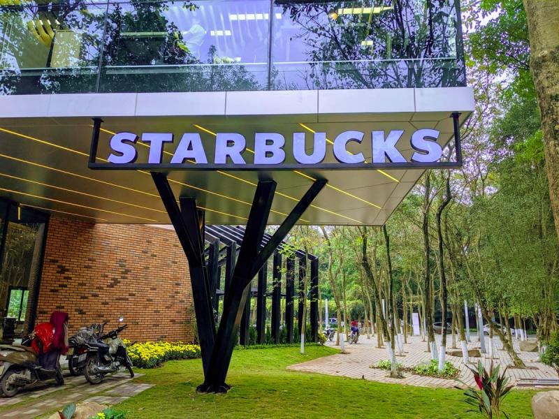 Starbucks Ecopark - Starbucks đẹp nhất Việt Nam
