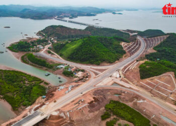 Đếm ngược ngày thông xe cầu Vân Tiên vượt biển dài nhất Quảng Ninh